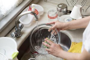Lire la suite à propos de l’article Comment faire sa vaisselle plus rapidement ?